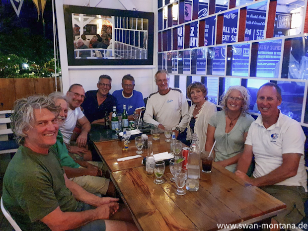 SY Montana, Swan 48, Crew und Freunde vor dem Start in Antigua